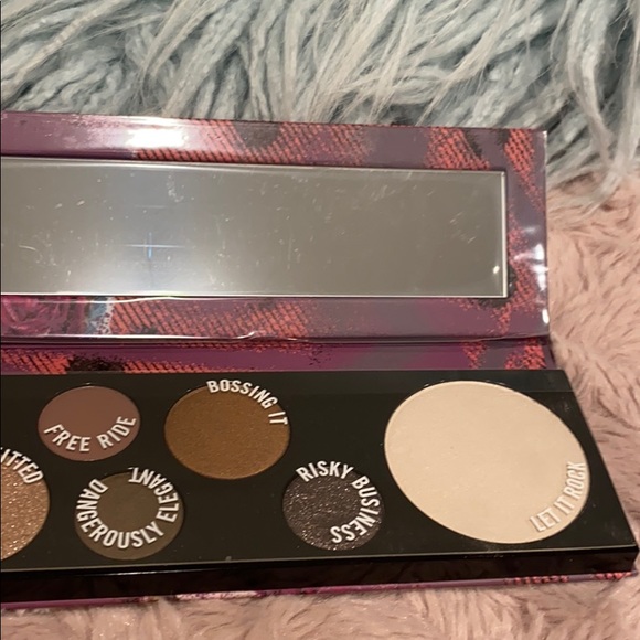 NWT MAC Cosmetics Risk Taker Eyeshadow Pallete - Picture 5 of 5